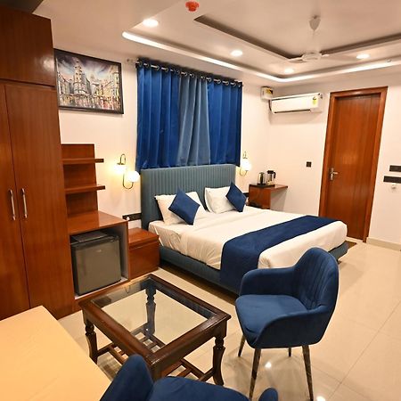 Hotel Down Town Paschim Vihar Delhi  Exteriör bild
