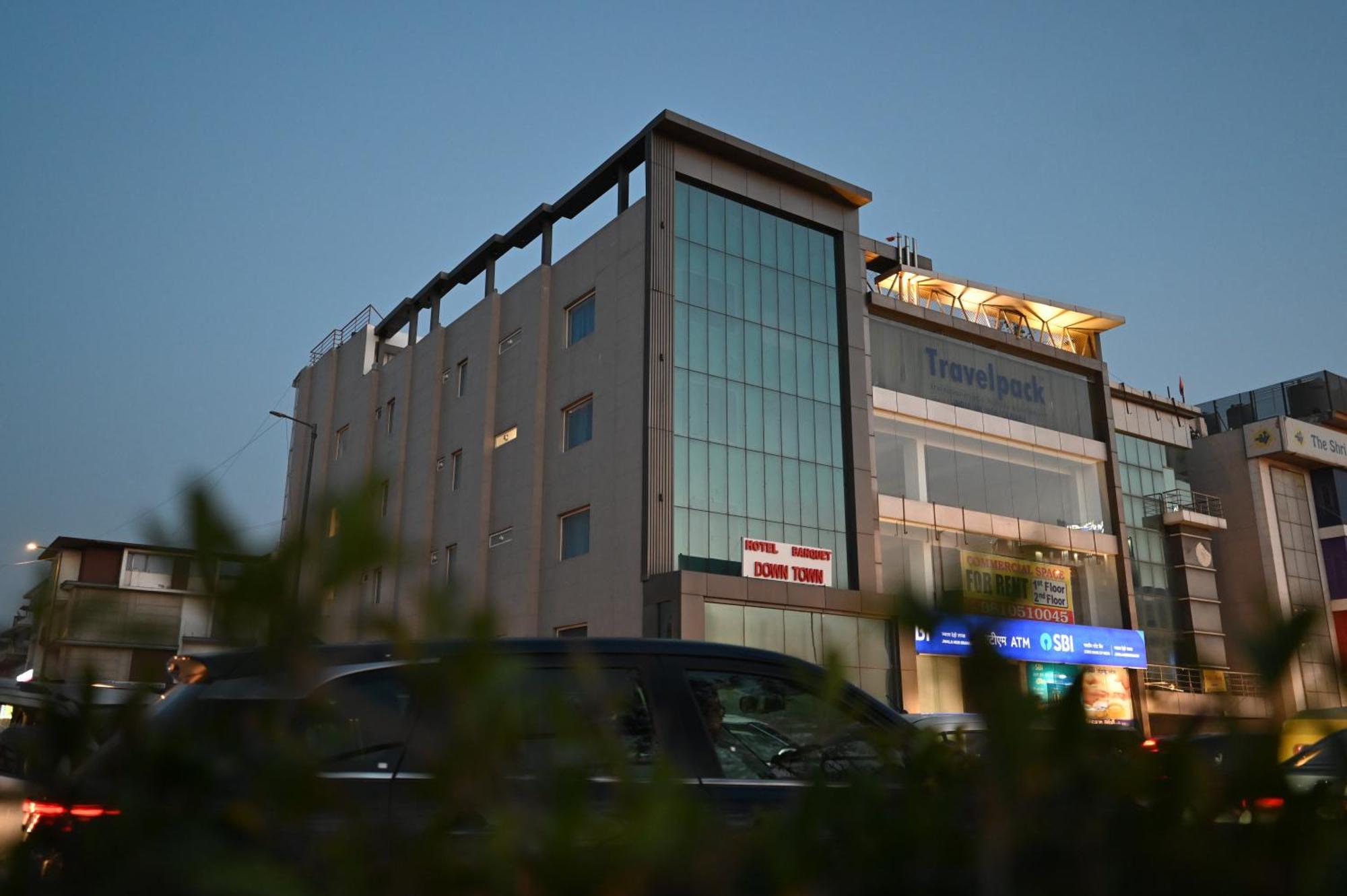 Hotel Down Town Paschim Vihar Delhi  Exteriör bild