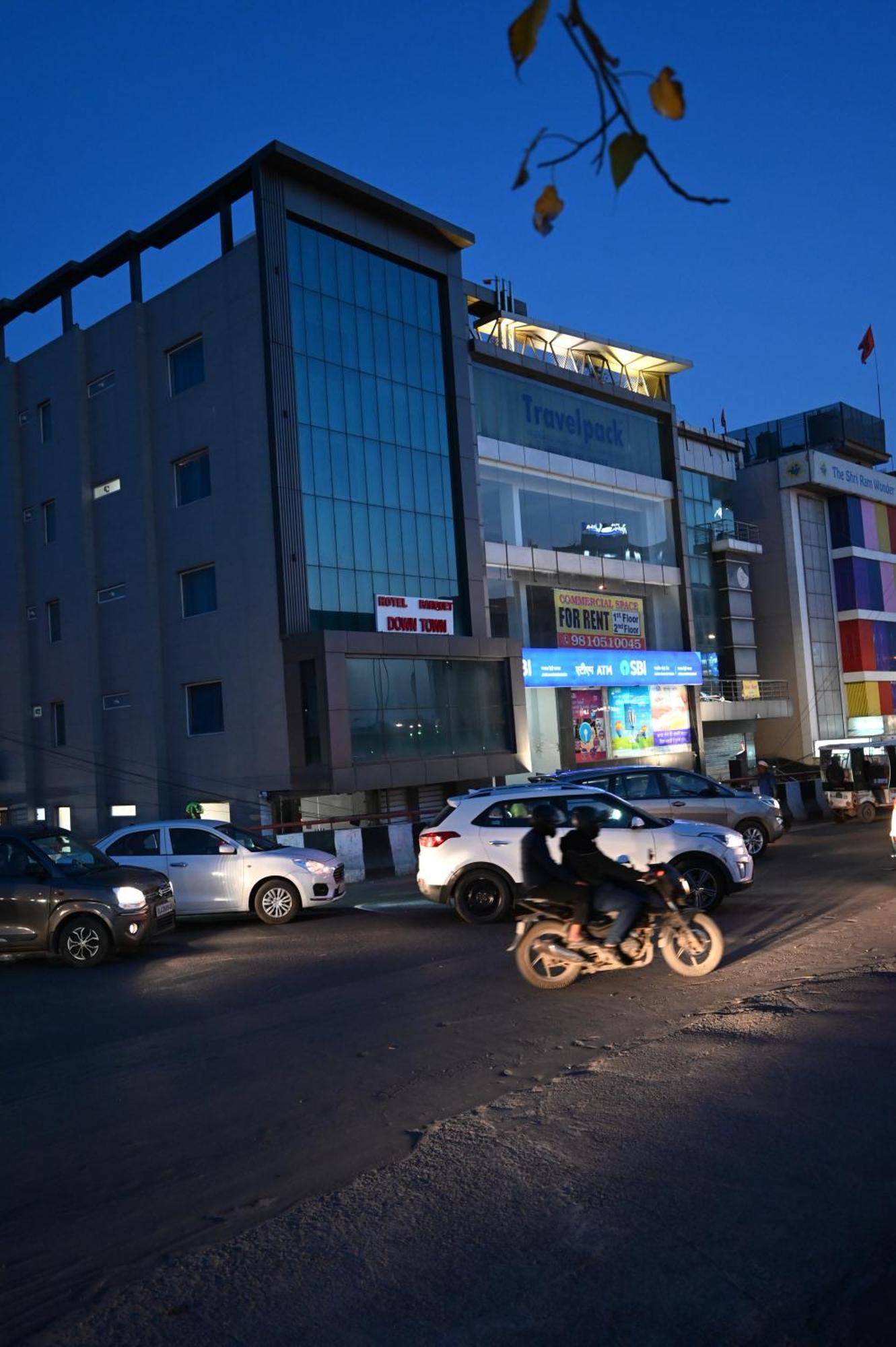 Hotel Down Town Paschim Vihar Delhi  Exteriör bild