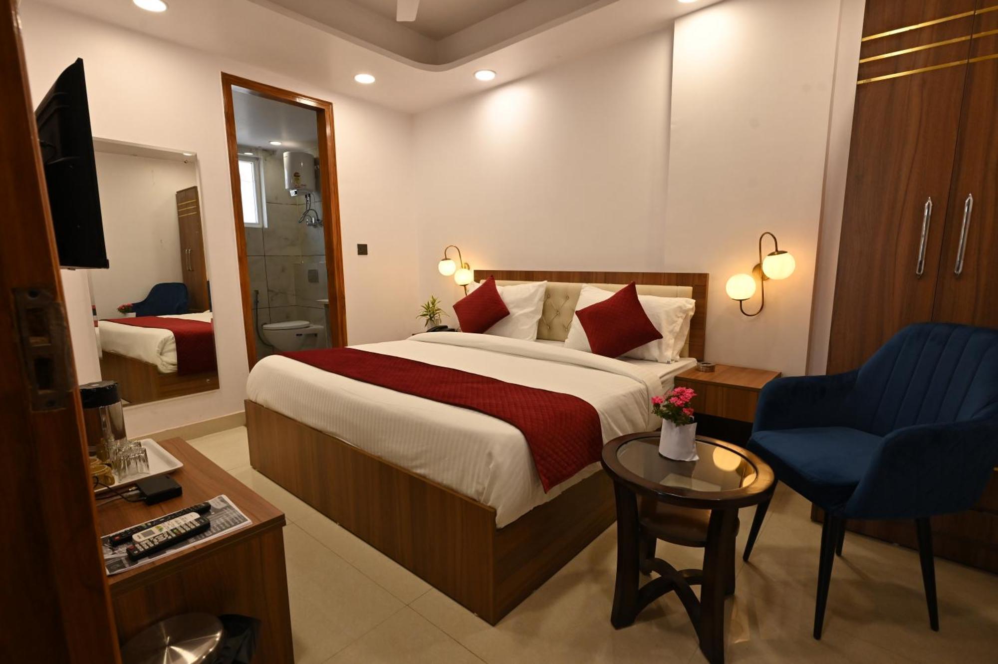 Hotel Down Town Paschim Vihar Delhi  Exteriör bild
