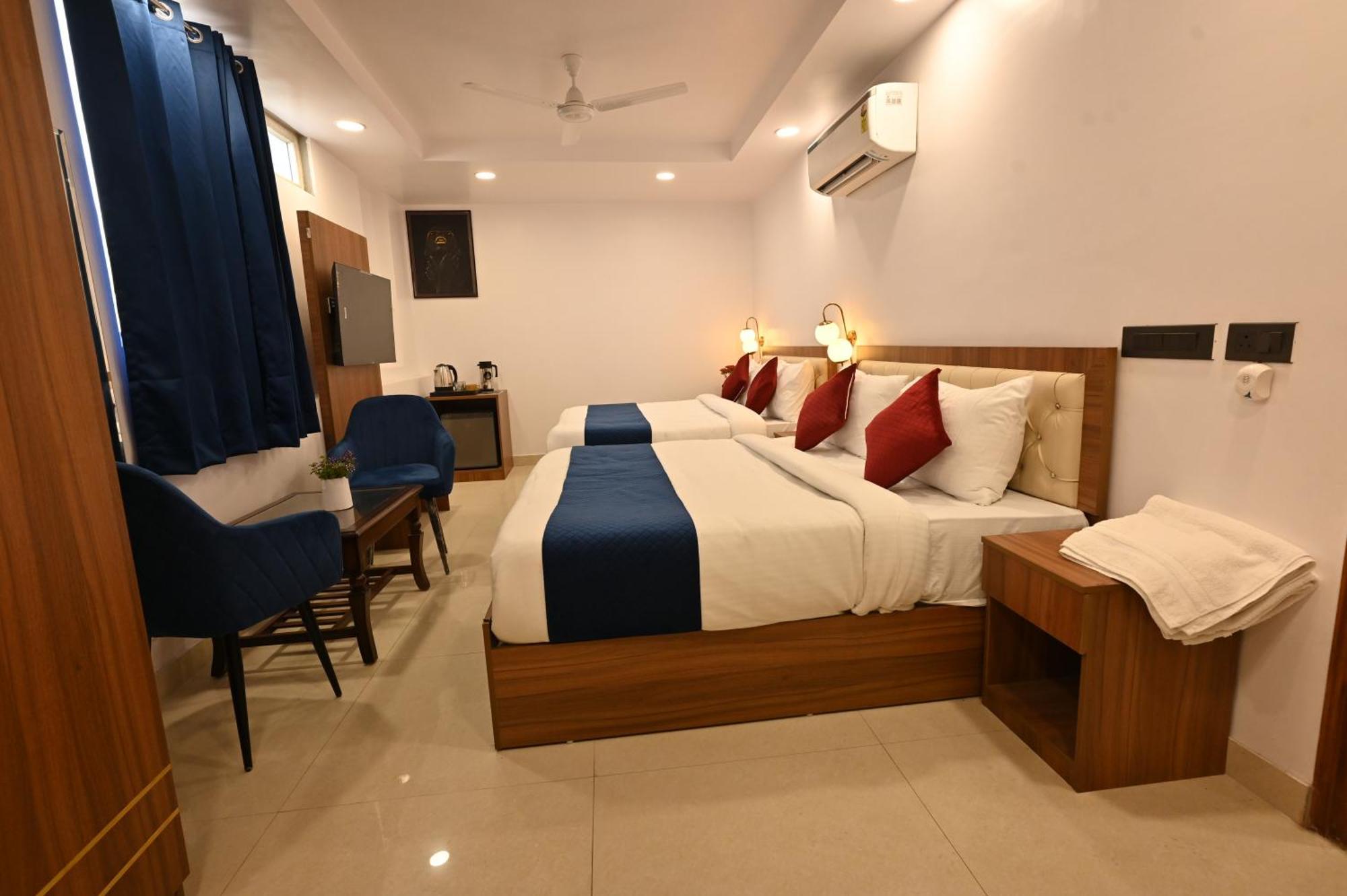 Hotel Down Town Paschim Vihar Delhi  Exteriör bild