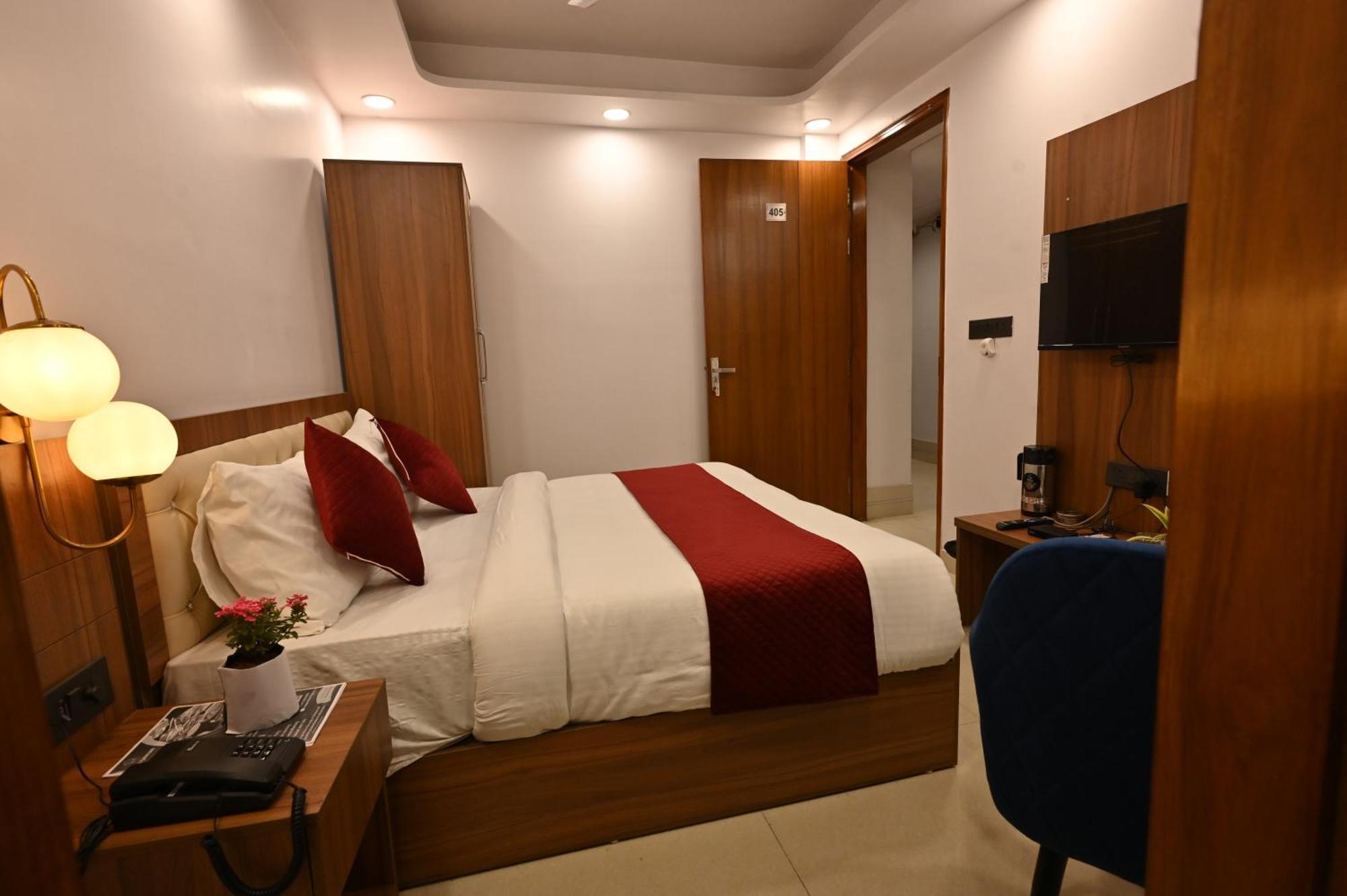 Hotel Down Town Paschim Vihar Delhi  Exteriör bild