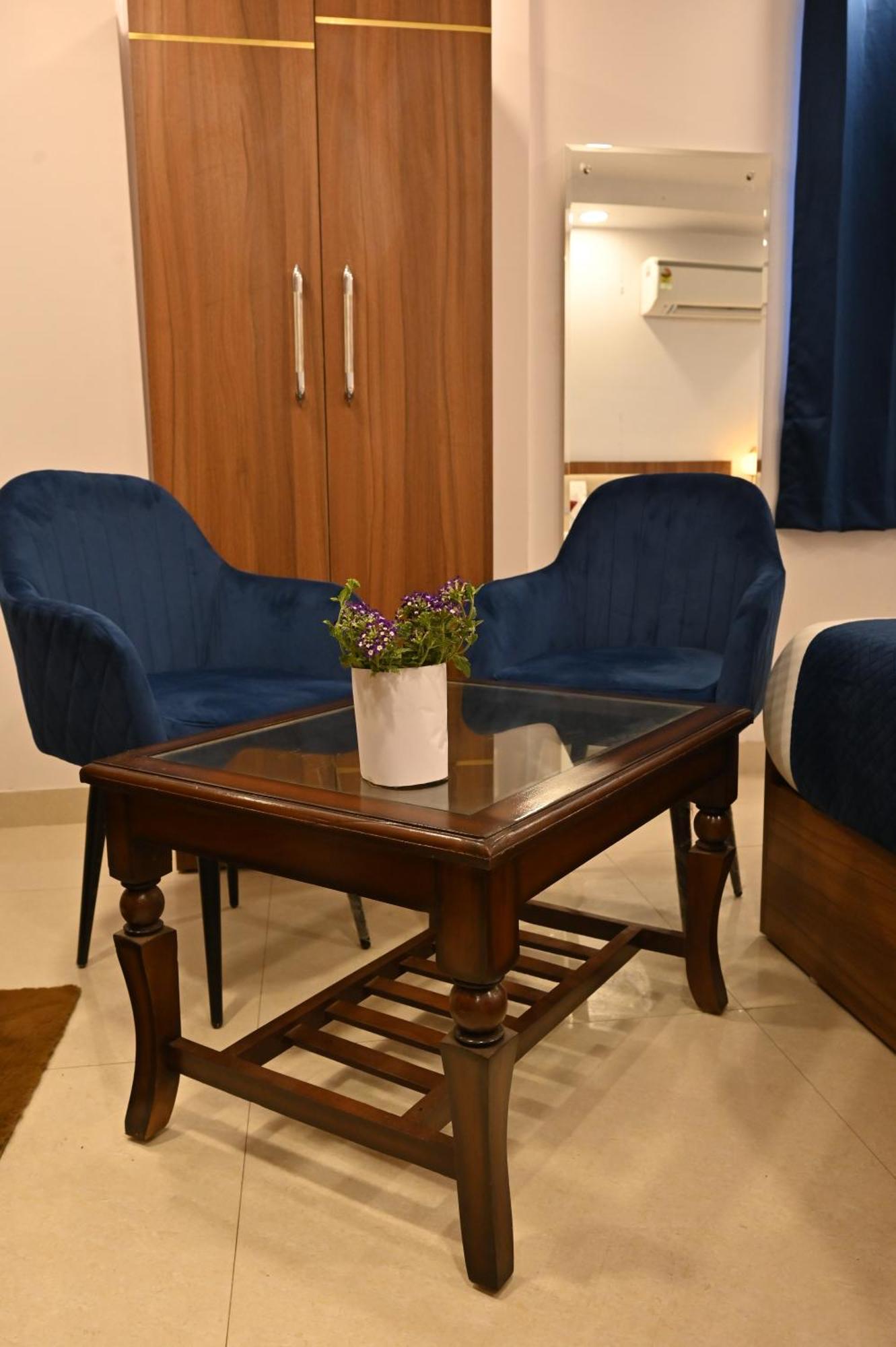 Hotel Down Town Paschim Vihar Delhi  Exteriör bild