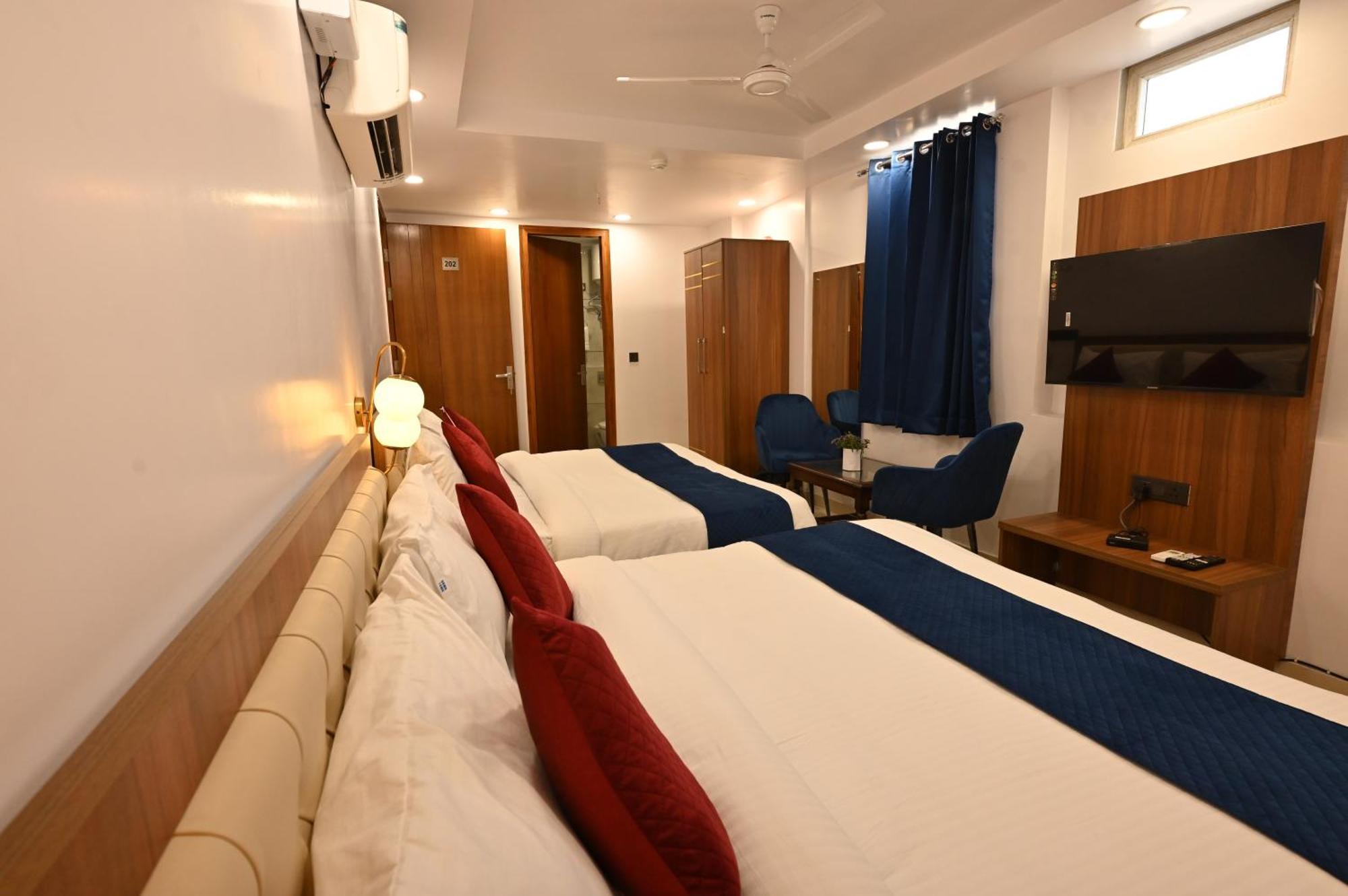 Hotel Down Town Paschim Vihar Delhi  Exteriör bild