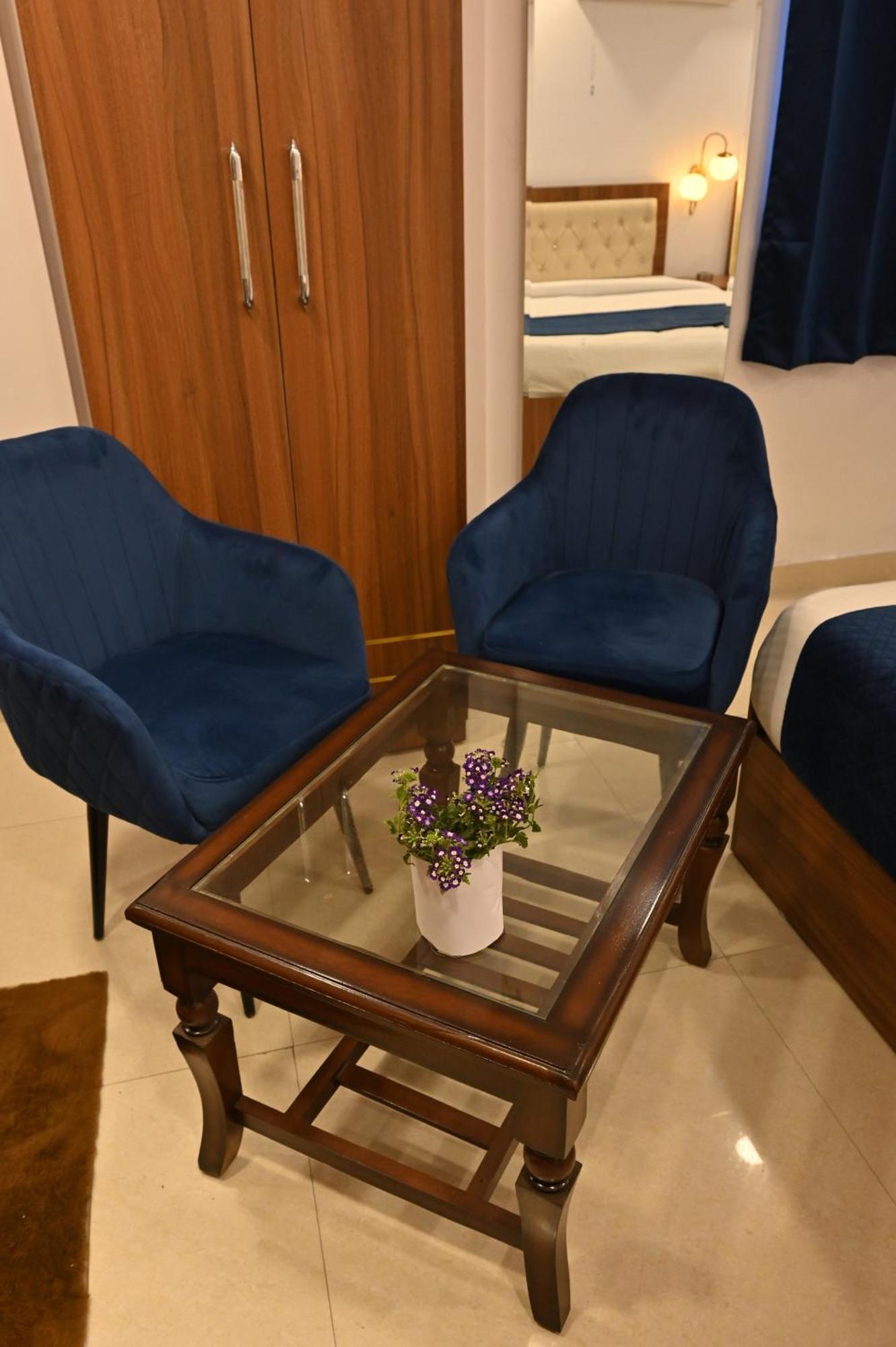 Hotel Down Town Paschim Vihar Delhi  Exteriör bild