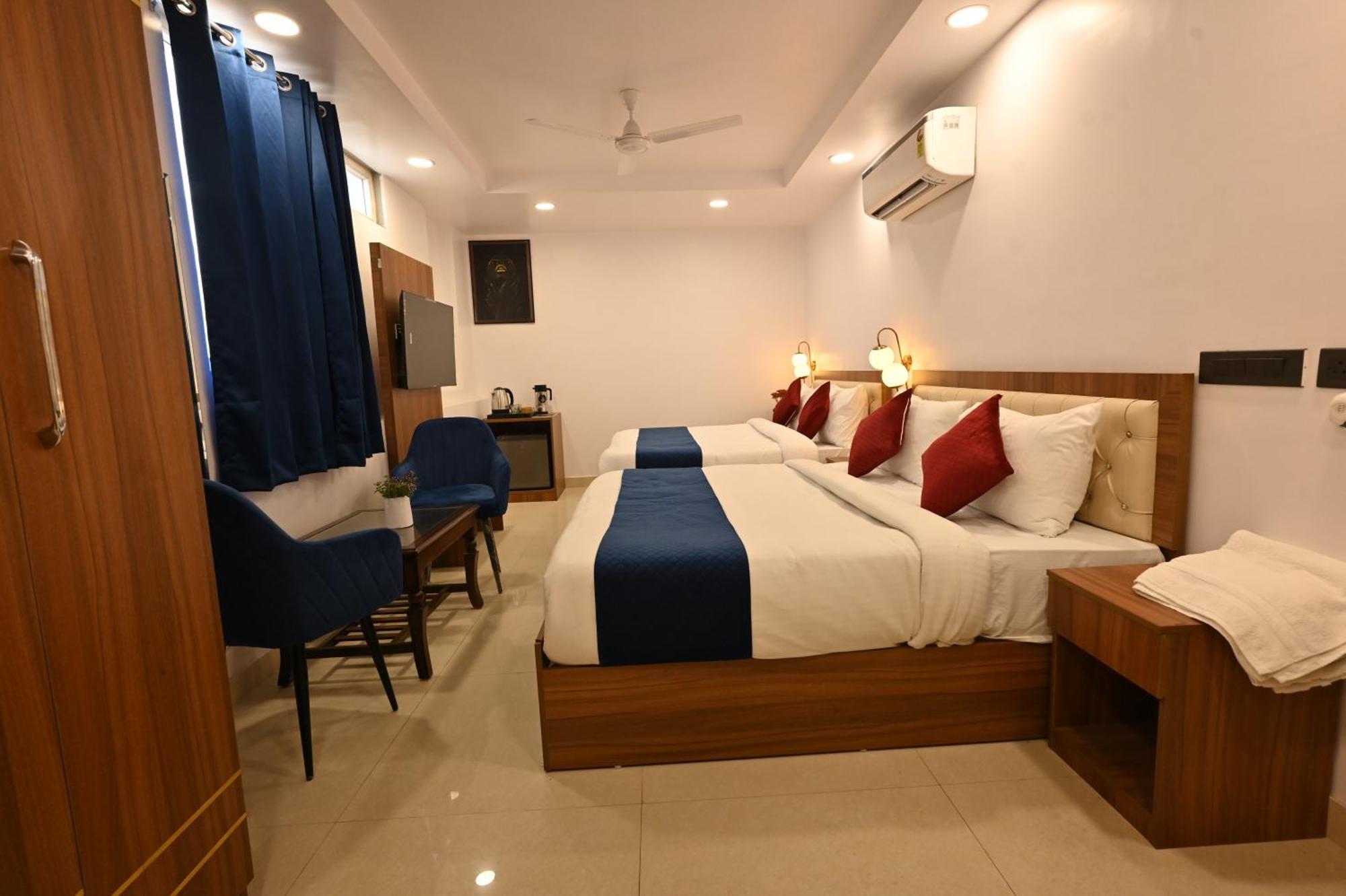 Hotel Down Town Paschim Vihar Delhi  Exteriör bild