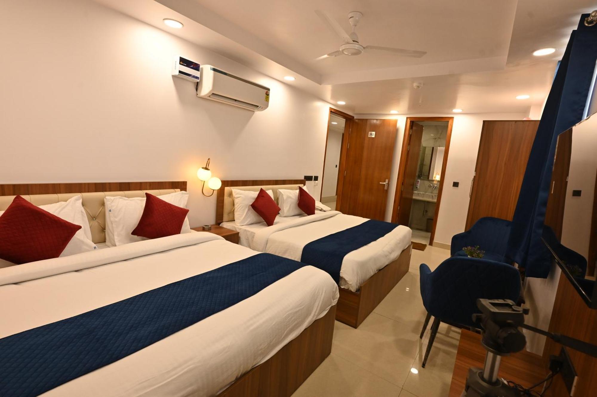 Hotel Down Town Paschim Vihar Delhi  Exteriör bild