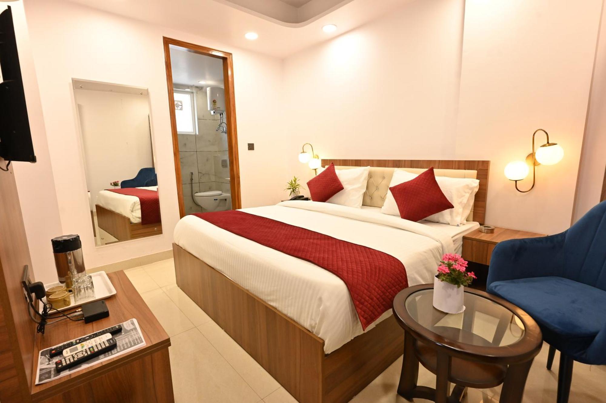 Hotel Down Town Paschim Vihar Delhi  Exteriör bild