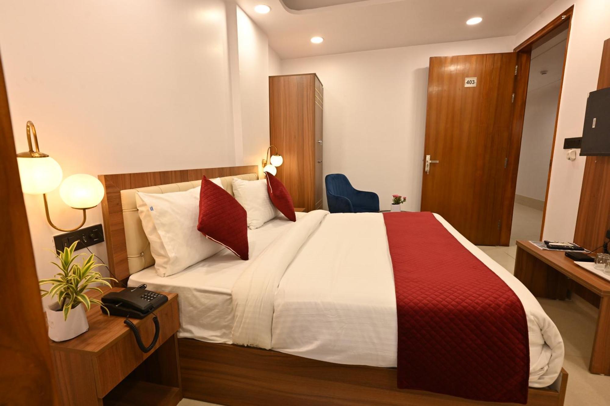 Hotel Down Town Paschim Vihar Delhi  Exteriör bild