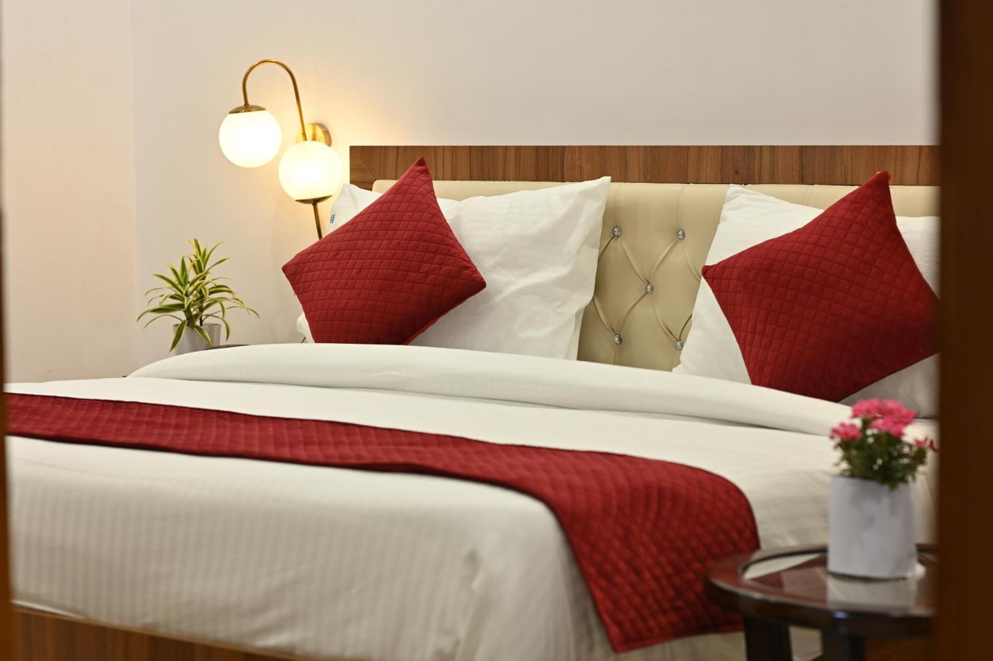 Hotel Down Town Paschim Vihar Delhi  Exteriör bild