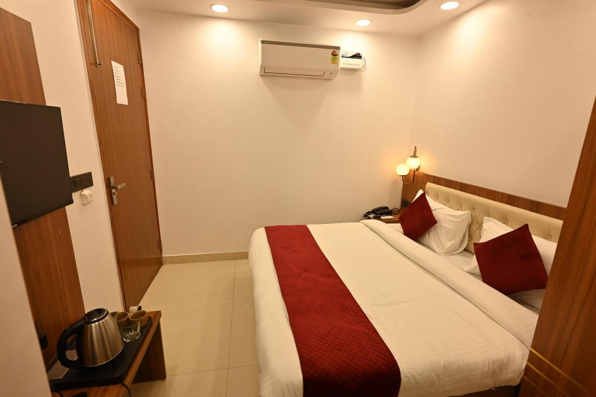 Hotel Down Town Paschim Vihar Delhi  Exteriör bild