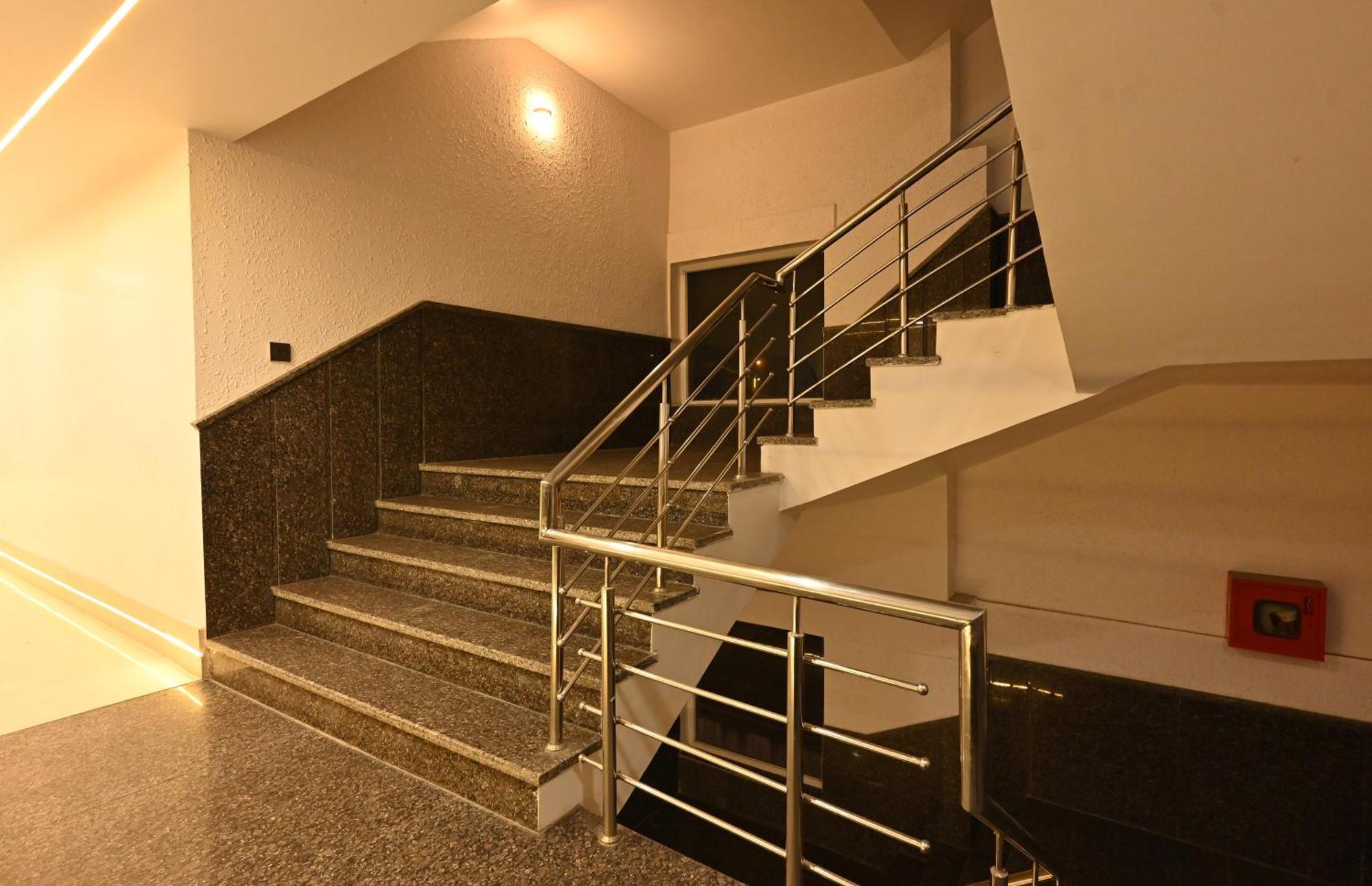 Hotel Down Town Paschim Vihar Delhi  Exteriör bild