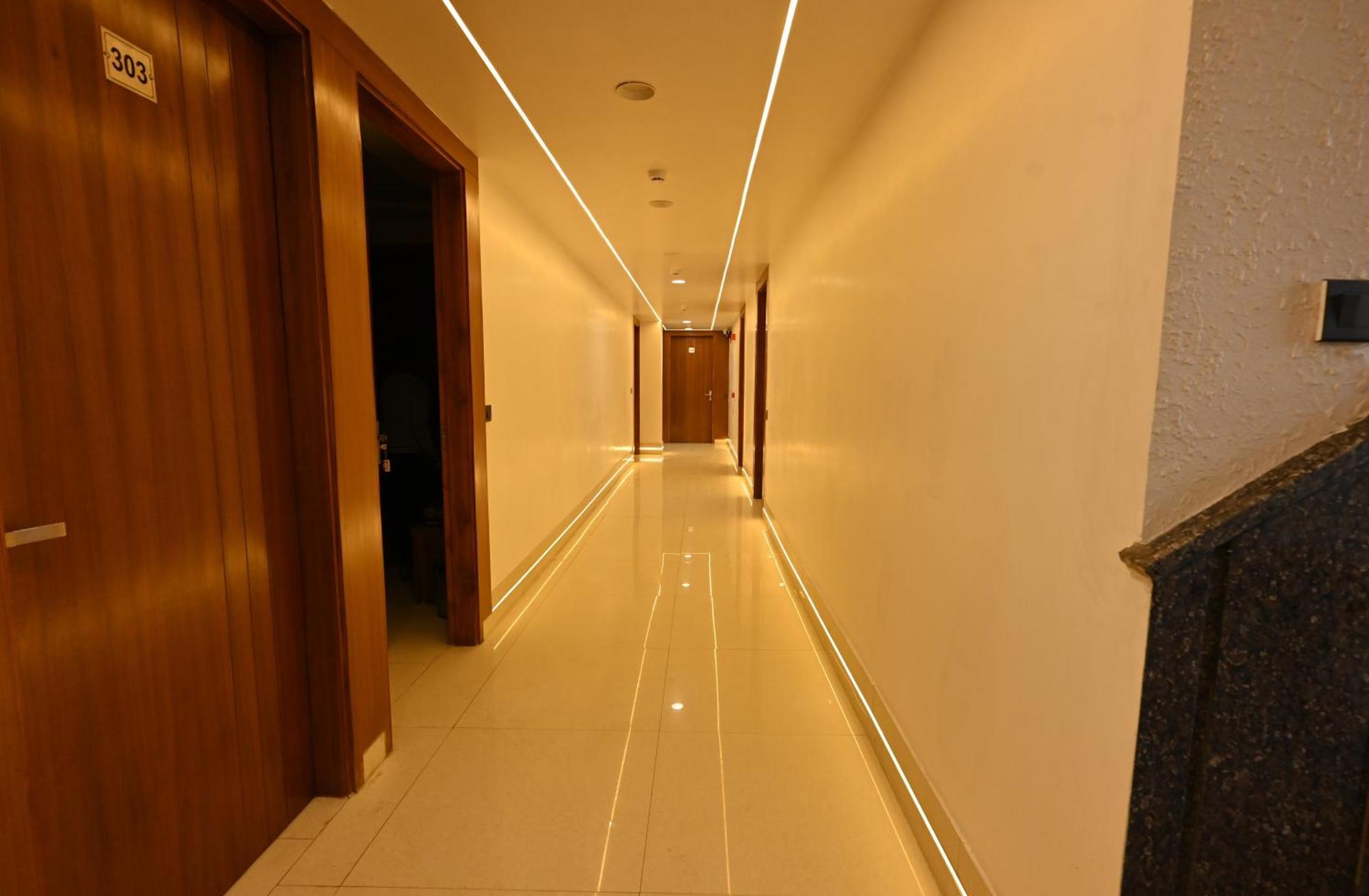 Hotel Down Town Paschim Vihar Delhi  Exteriör bild