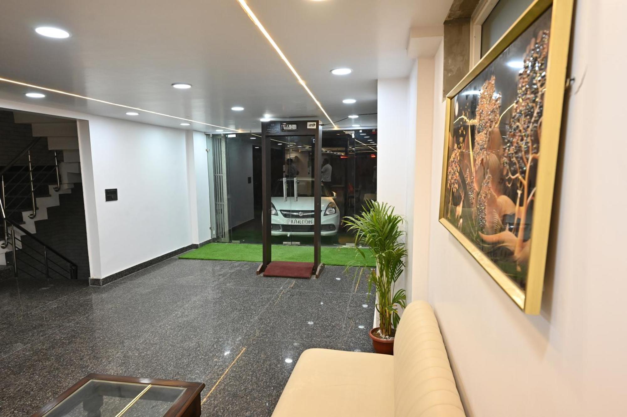 Hotel Down Town Paschim Vihar Delhi  Exteriör bild