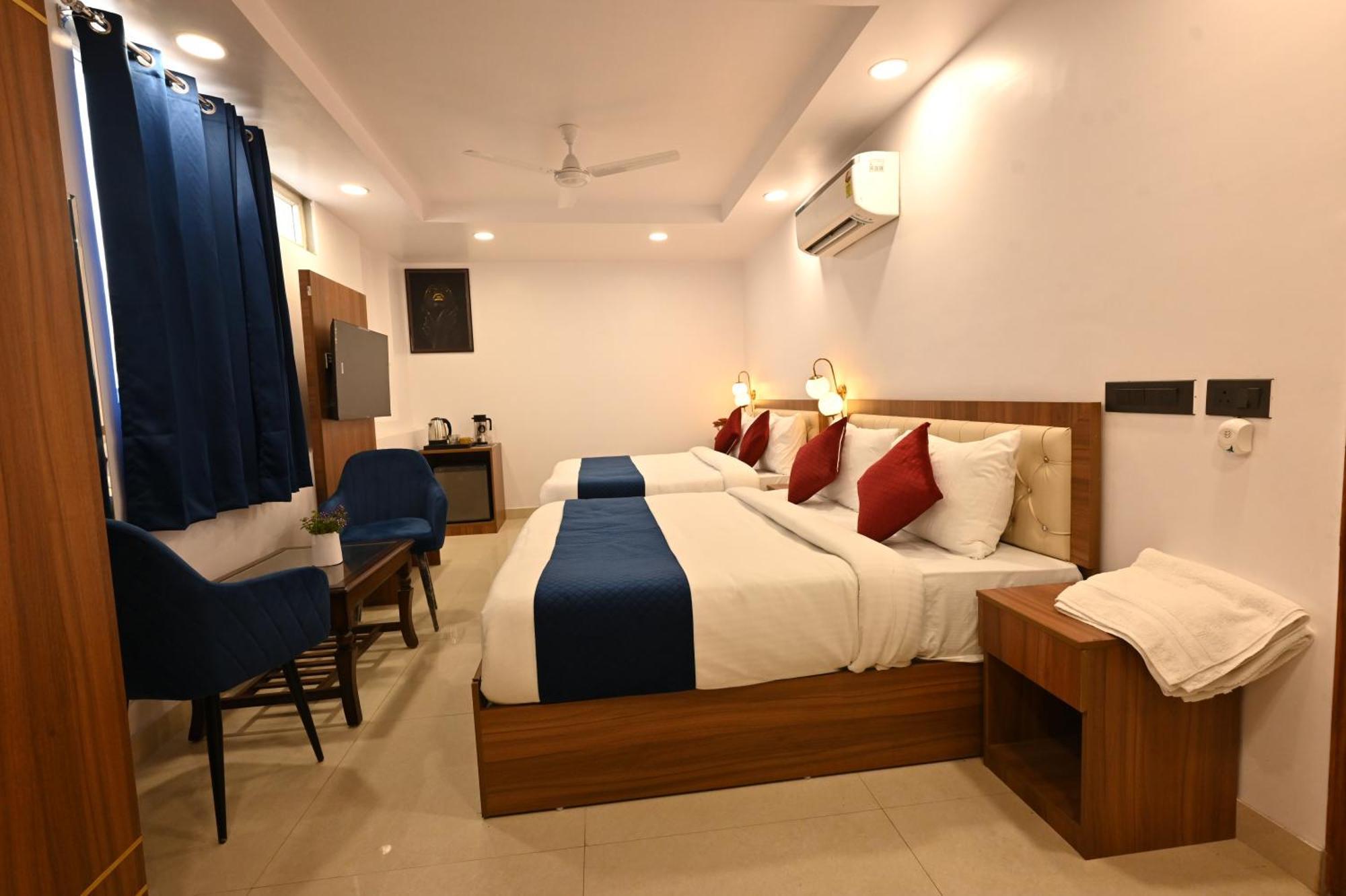Hotel Down Town Paschim Vihar Delhi  Exteriör bild