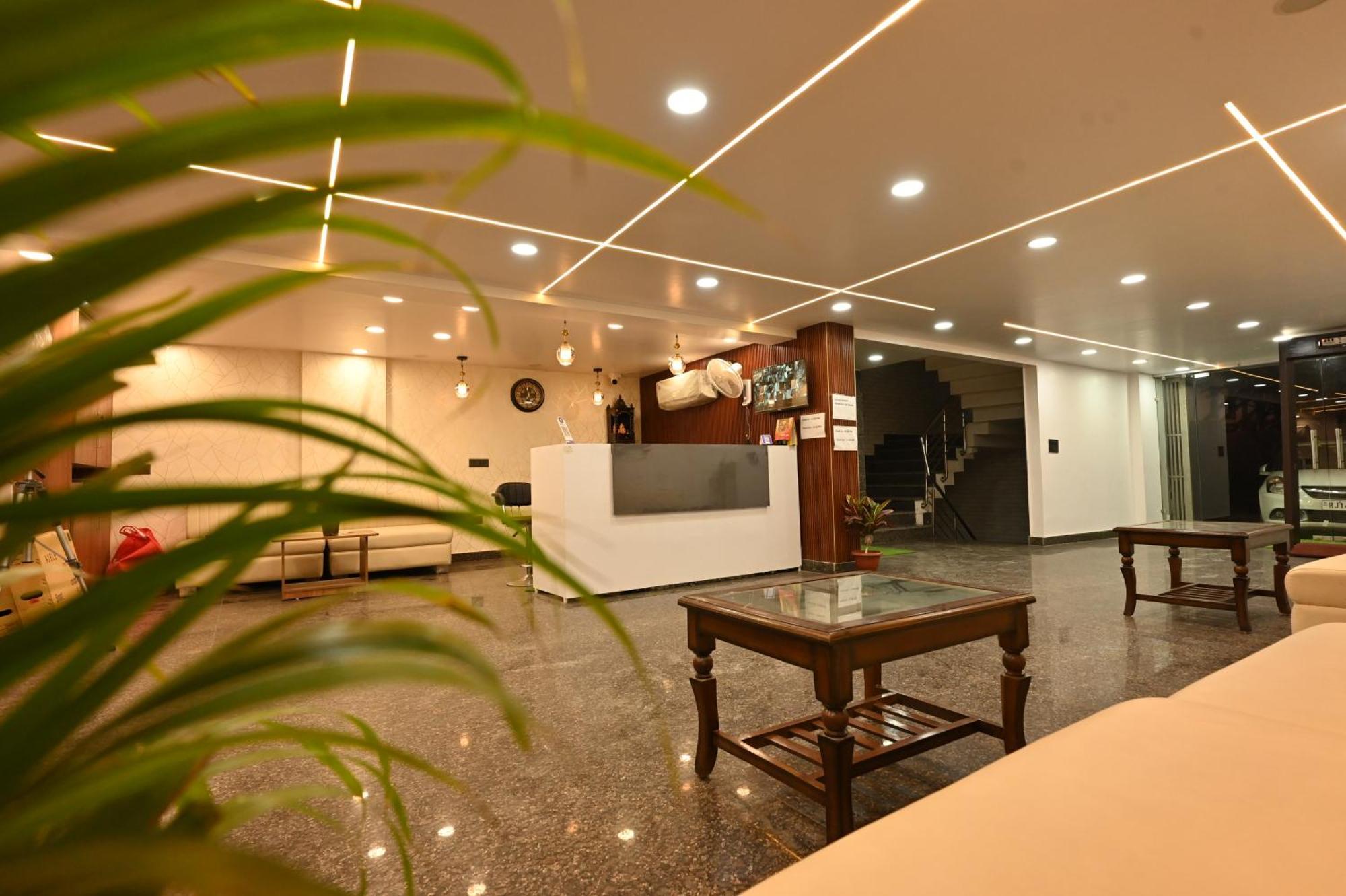 Hotel Down Town Paschim Vihar Delhi  Exteriör bild
